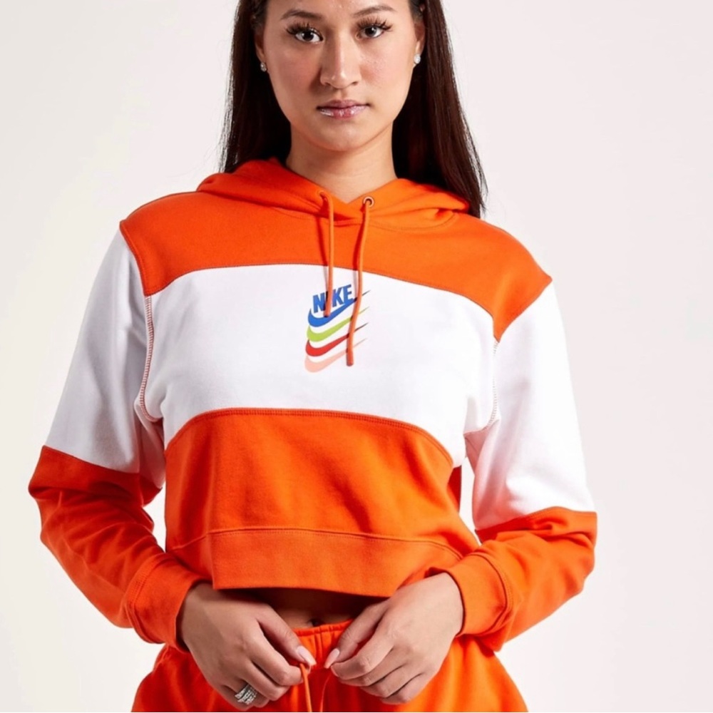 Brand new Nike Hoodie 🤍🧡